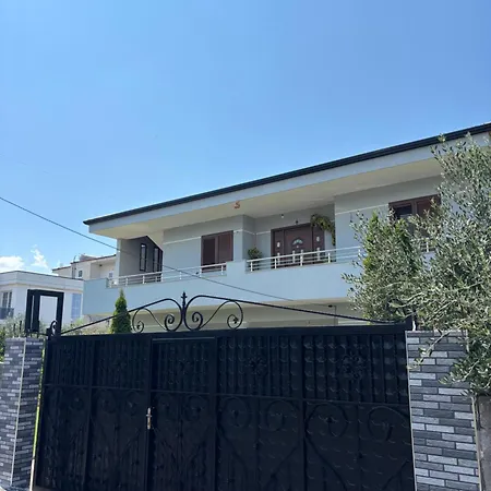 Lusha Dom wakacyjny Kamez